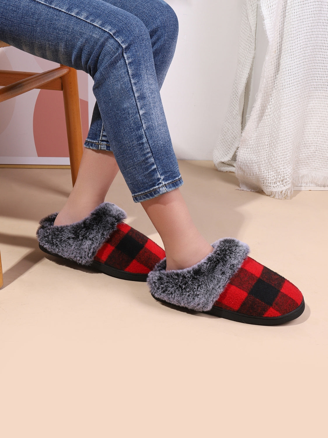 Plaid Furry Round Toe Flat Slippers